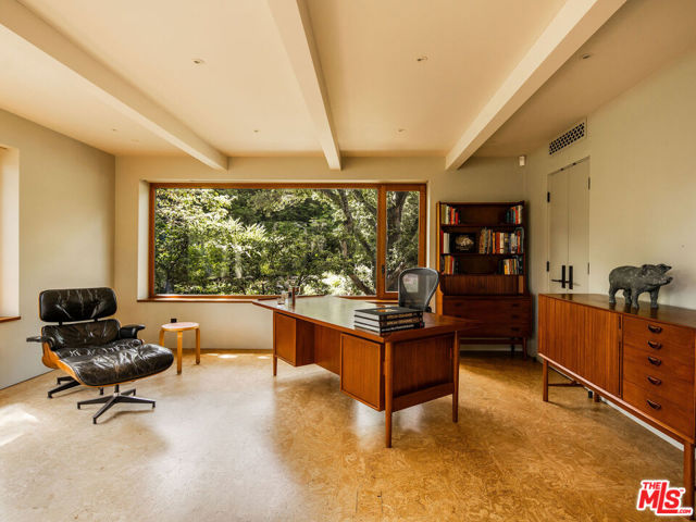 650 San Ysidro Road, Santa Barbara CA: https://media.crmls.org/mediaz/8f7b9ada-ce18-49e0-8499-7d20aa592a31.jpg