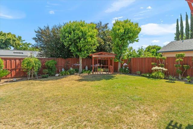 1239 Swaner Drive, Gilroy CA: https://media.crmls.org/mediaz/8f7ba02e-6c49-40eb-8692-c30988e80afa.jpg