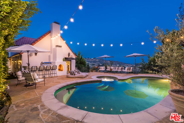 8149 Mannix Drive, Los Angeles CA: https://media.crmls.org/mediaz/8f7bc0ba-c00b-494e-b69a-c474dbf5c971.jpg