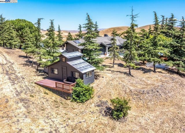 8191 Highland Rd, Livermore CA: https://media.crmls.org/mediaz/8f7bca9e-adf3-4dd9-9d25-4a9fa05940f9.jpg