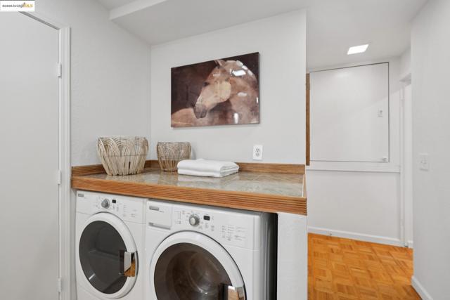 6141 Broadway Ter, Oakland CA: https://media.crmls.org/mediaz/8f7bf319-6e35-49ef-806d-8ef5c4b9db8d.jpg