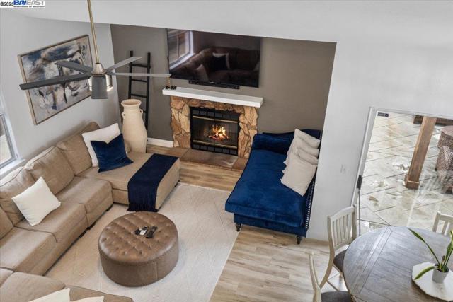 60 W South St, Tracy CA: https://media.crmls.org/mediaz/8f7c7423-723a-4365-b5aa-09cb7a8d1028.jpg