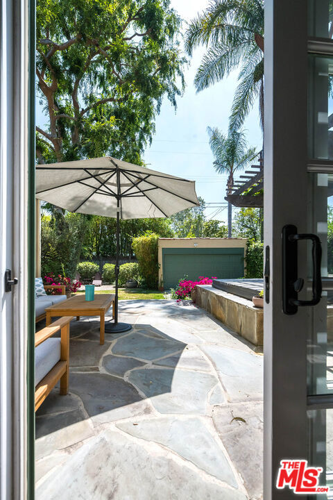 4150 Elmer Avenue, Studio City CA: https://media.crmls.org/mediaz/8f7c796c-36ed-421d-8e42-eec84692fc77.jpg