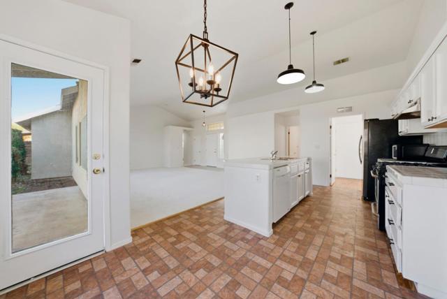 612 Saffron Street, Hanford CA: https://media.crmls.org/mediaz/8f7ccb8d-7c19-43fe-b463-6cb89d3c9999.jpg