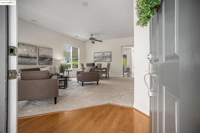 1012 Centennial Drive, Brentwood CA: https://media.crmls.org/mediaz/8f7da694-3fed-429e-8f90-e6121be9a97e.jpg