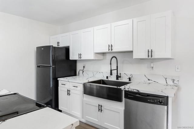 2910 Alta View Dr, San Diego CA: https://media.crmls.org/mediaz/8f7de268-dda9-4c37-8dae-57e8d9a8b305.jpg