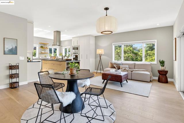 6330 Swainland Rd, Oakland CA: https://media.crmls.org/mediaz/8f7de818-6a72-4b68-af95-944e5f960640.jpg