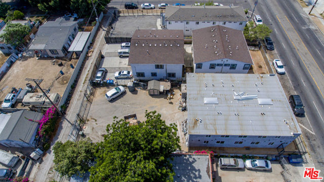 10412 S Figueroa Street, Los Angeles CA: https://media.crmls.org/mediaz/8f7e055a-f993-4b0c-83ad-781d051ffb23.jpg