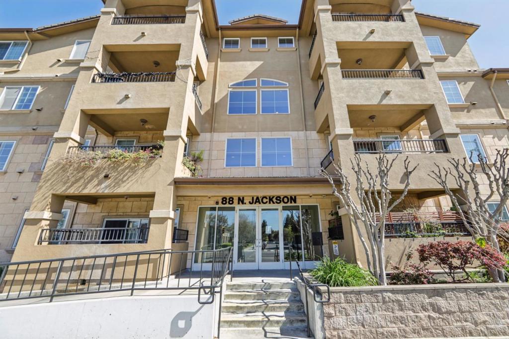 88 N Jackson Avenue #415