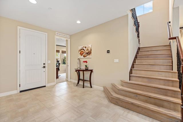 12712 Cloudbreak Ave, San Diego CA: https://media.crmls.org/mediaz/8f7e2166-ec59-4d96-946e-6dbcc3ce6fed.jpg