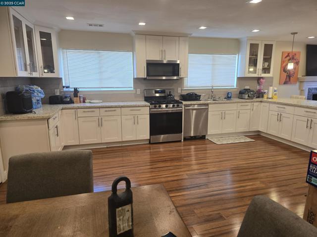 1818 Concord Ct, Concord CA: https://media.crmls.org/mediaz/8f7e3eb1-c015-45c0-8dda-f2e906d4b0f2.jpg