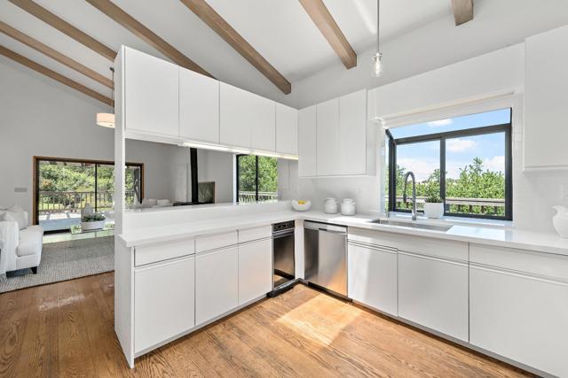 14449 Liddicoat Circle, Los Altos Hills CA: https://media.crmls.org/mediaz/8f7e46c8-83ff-4bbf-9b60-1d6c429b539f.jpg