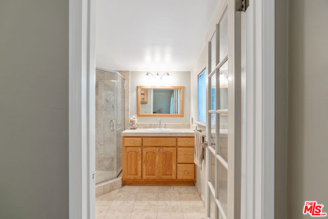 4436 Stansbury Avenue, Sherman Oaks CA: https://media.crmls.org/mediaz/8f8064d2-98ff-41d1-80e1-30b585657d7f.jpg