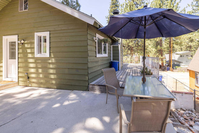 308 W Rainbow Boulevard, Big Bear CA: https://media.crmls.org/mediaz/8f80ba3f-46e2-486d-8fdc-d8879042cbf7.jpg