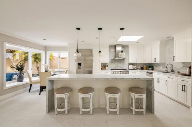 5918 Germaine Lane, La Jolla CA: https://media.crmls.org/mediaz/8f810931-54f3-452a-aca5-4e553441fb97.jpg