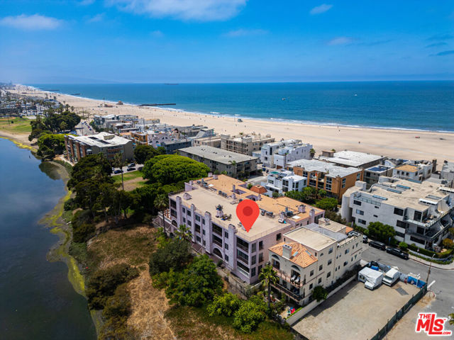 6220 Pacific Avenue, Playa del Rey CA: https://media.crmls.org/mediaz/8f81282b-dc27-4ca9-bdac-5be697be6533.jpg