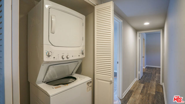 3459 Montrose Avenue photo 8