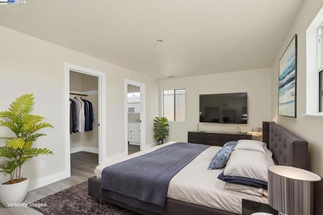 3251 Hyde St, Oakland CA: https://media.crmls.org/mediaz/8f81e3ec-125b-474f-8a2a-0601755725a1.jpg