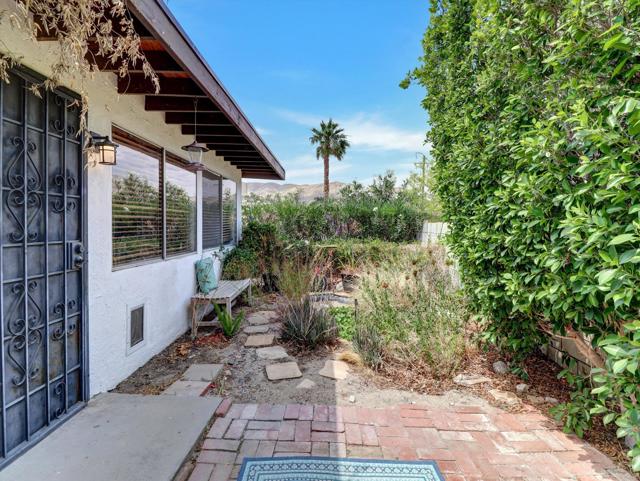 9980 Hoylake Road, Desert Hot Springs CA: https://media.crmls.org/mediaz/8f820fb2-9b60-49eb-84c8-a901a67ac0ac.jpg