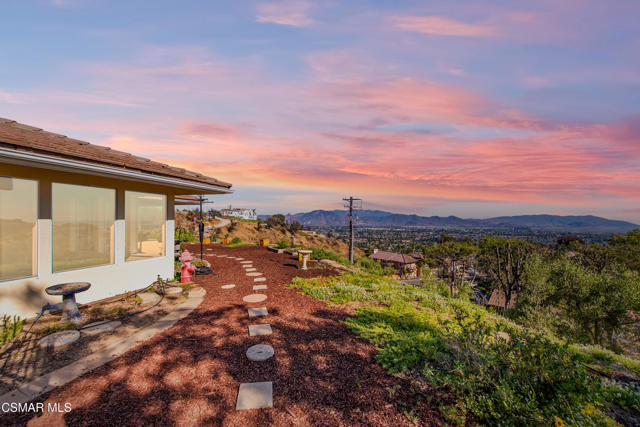 1140 San Clemente Way, Camarillo CA: https://media.crmls.org/mediaz/8f8291a8-4213-4e81-861e-26f08d45303e.jpg