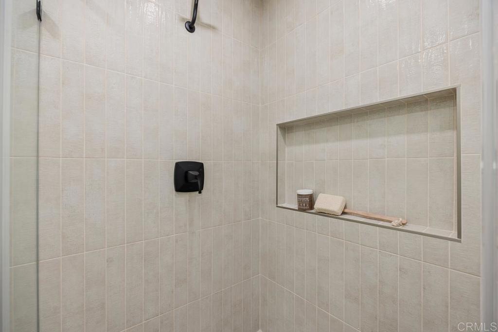 https://media.crmls.org/mediaz/8f82ab06-5a5e-4408-8ca3-e8b358a70da8.jpg?preset=X-Large