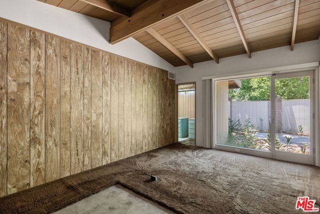 8400 Encino Avenue, Northridge CA: https://media.crmls.org/mediaz/8f82ba39-3559-4e09-ac29-a267f3e68c4f.jpg