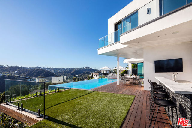 2371 Achilles Drive, Los Angeles CA: https://media.crmls.org/mediaz/8f83d3ba-d590-49fc-9260-4ba2faf4a05b.jpg