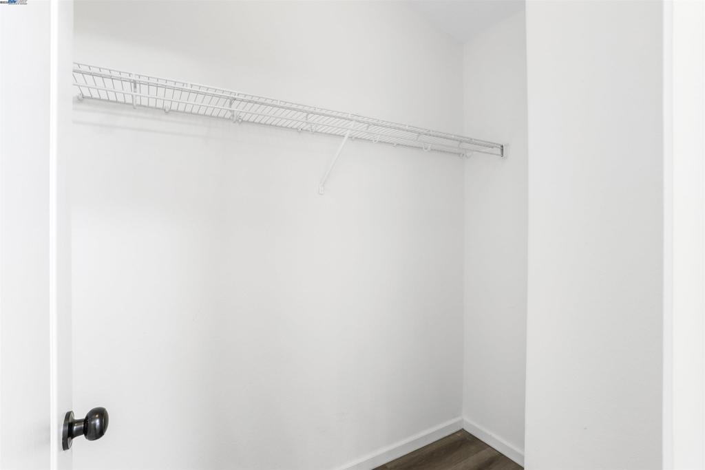 https://media.crmls.org/mediaz/8f840275-ab76-4a06-9648-a277e47951b6.jpg?preset=X-Large