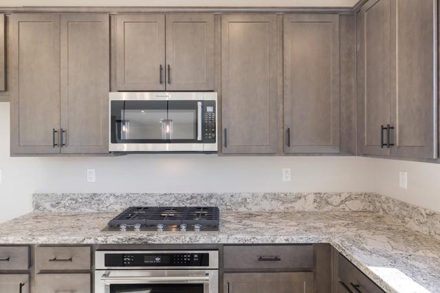1861 Hydrangea Drive, Hollister CA: https://media.crmls.org/mediaz/8f8505bb-1e1a-4d9d-bfe7-0a755f829274.jpg