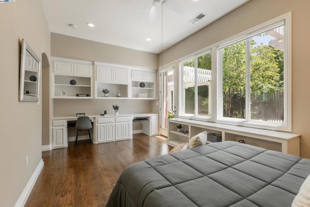 5633 Selena Ct, Pleasanton CA: https://media.crmls.org/mediaz/8f856ff7-e98b-4930-b2ea-ea537543ee0e.jpg