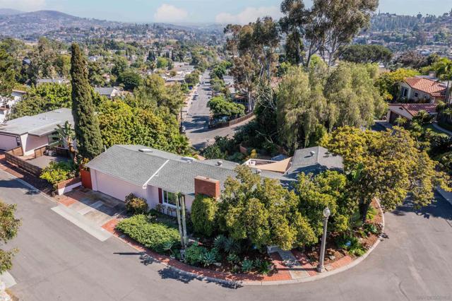 4723 Boulder Pl, La Mesa CA: https://media.crmls.org/mediaz/8f858f74-3f94-469b-97c0-1f5c97c21505.jpg