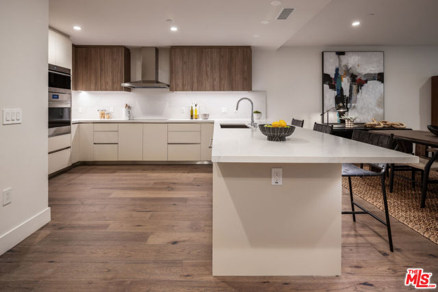 411 S Hamel Road, Los Angeles CA: https://media.crmls.org/mediaz/8f85961f-fb71-4a0c-a1d4-a8e27cbc0d7b.jpg
