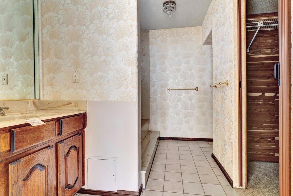 https://media.crmls.org/mediaz/8f85bc33-609e-42c3-912b-ff5a12b36050.jpg?preset=X-Large