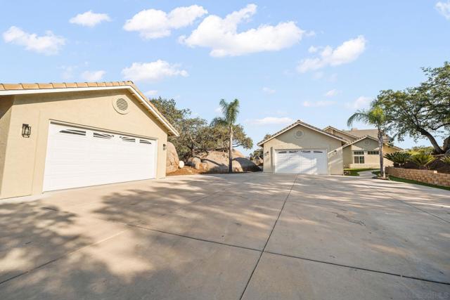 2625 27 Rancho Sierra, Alpine CA: https://media.crmls.org/mediaz/8f86bd7e-e662-4e43-b50b-e56bc2e45b4d.jpg