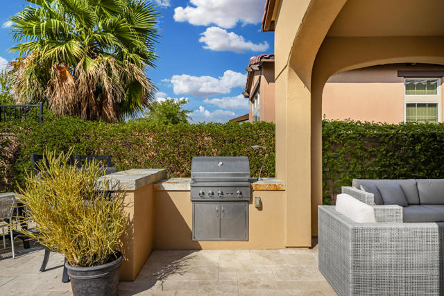 80450 Platinum Way, La Quinta CA: https://media.crmls.org/mediaz/8f86c2f8-5a04-4af4-a61c-8076213d9275.jpg