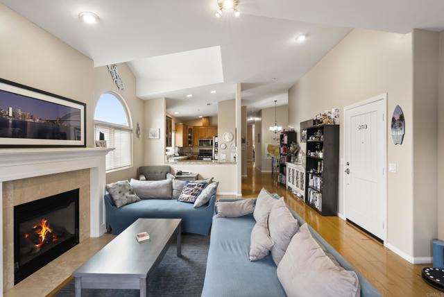 Detail Gallery Image 16 of 73 For 535 F Ave #4,  Coronado,  CA 92118 - 3 Beds | 2 Baths