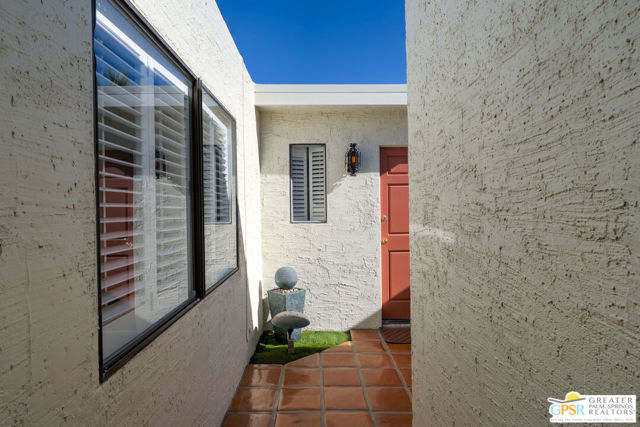 566 N Sunset Way, Palm Springs CA: https://media.crmls.org/mediaz/8f87037d-b936-49e1-8a84-2e60cdcbd941.jpg