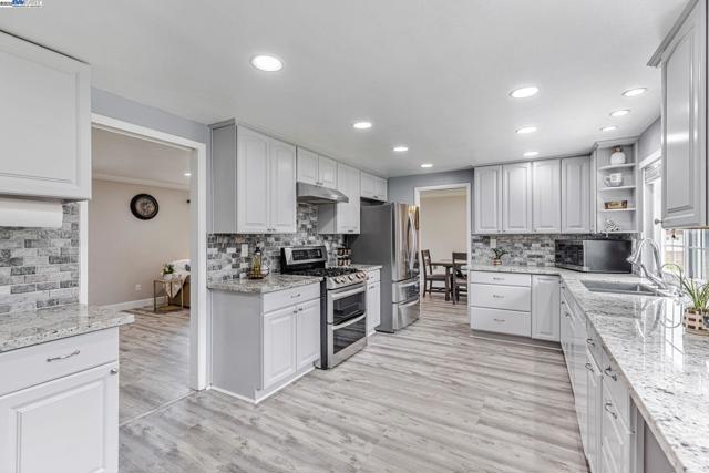 502 Cartagena Ln, San Ramon CA: https://media.crmls.org/mediaz/8f872c59-8806-4d0f-ac1a-7ac464a04bd8.jpg