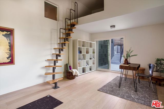 2162 Lyric Avenue, Los Angeles CA: https://media.crmls.org/mediaz/8f876970-cc72-424c-8ab1-a75b7e571294.jpg