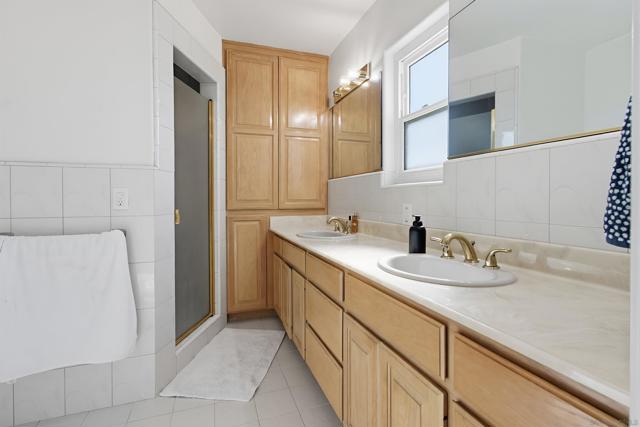 1654 LINWOOD ST, San Diego CA: https://media.crmls.org/mediaz/8f877ae9-a4c5-4914-ae90-7b0b985e9ca1.jpg