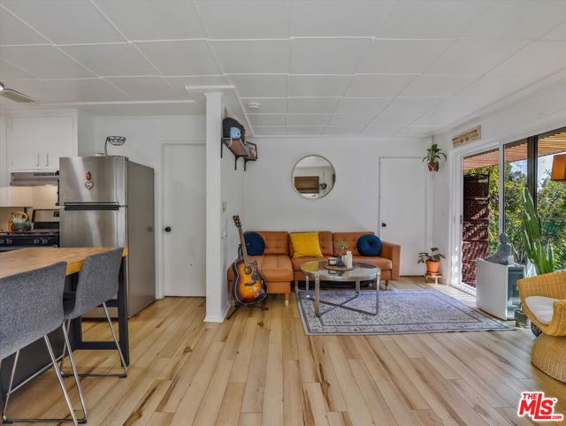 6921 Paseo Del Serra Drive, Los Angeles CA: https://media.crmls.org/mediaz/8f880896-4a8d-45bf-af2a-f9879f5e0d51.jpg