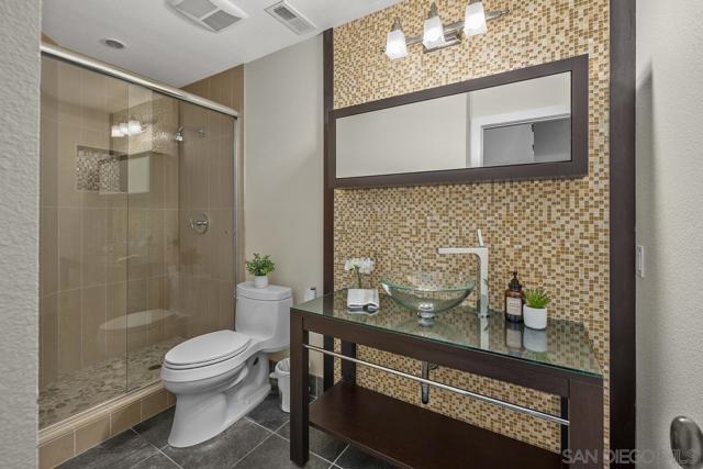 12516 Rougemont Pl, San Diego CA: https://media.crmls.org/mediaz/8f882355-216c-40c2-94ec-92c06c8fa98c.jpg