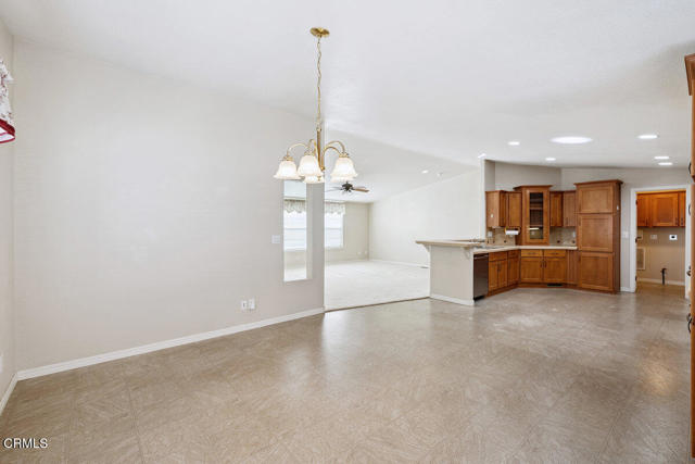 Detail Gallery Image 19 of 45 For 139 Dickens Cir #139,  Ventura,  CA 93003 - 3 Beds | 2 Baths