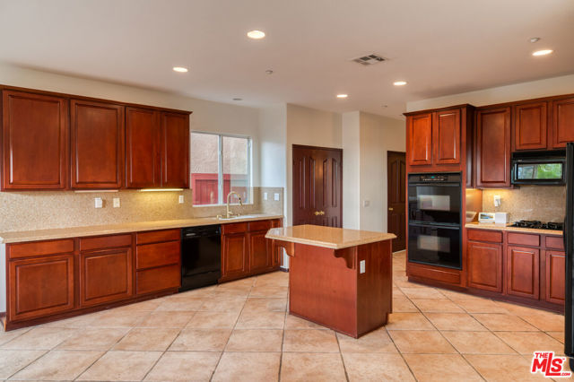 13103 Angeles Trail Way, Sylmar CA: https://media.crmls.org/mediaz/8f8894ed-e2f0-44ef-8abb-79150a2bbda4.jpg