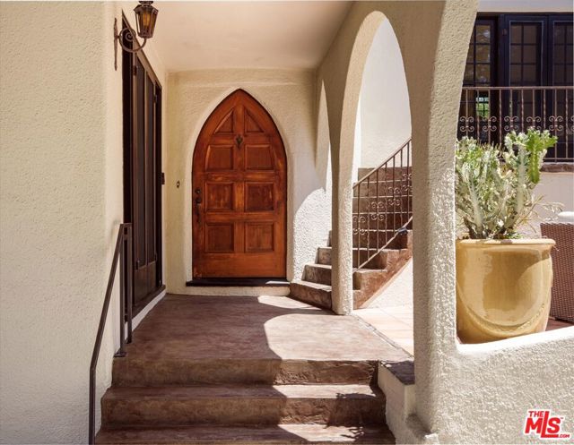 2064 Ames Street, Los Angeles CA: https://media.crmls.org/mediaz/8f8986e0-6c70-498c-b109-c9ad685d3316.jpg