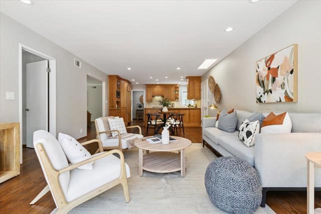 471 Claremont Way, Menlo Park CA: https://media.crmls.org/mediaz/8f89bb31-9a0a-4c3a-827f-dcfe395ba968.jpg