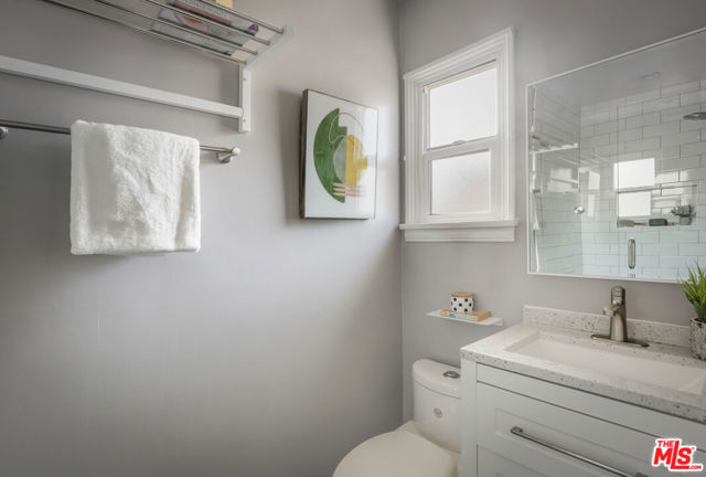 1142 Arbor Dell Road, Los Angeles CA: https://media.crmls.org/mediaz/8f8a74f7-1e59-4f04-83e1-5368a8538a1b.jpg