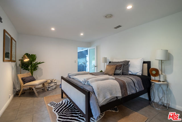 6240 Mulholland Highway, Los Angeles CA: https://media.crmls.org/mediaz/8f8a9f60-80b6-41c7-9570-0776ff7577e8.jpg