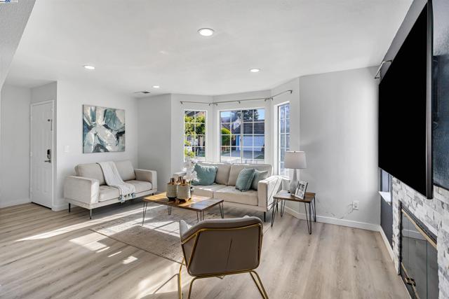 427 Summerwood Dr, Fremont CA: https://media.crmls.org/mediaz/8f8ac25a-340f-4af9-bb49-9ef23eb54f62.jpg