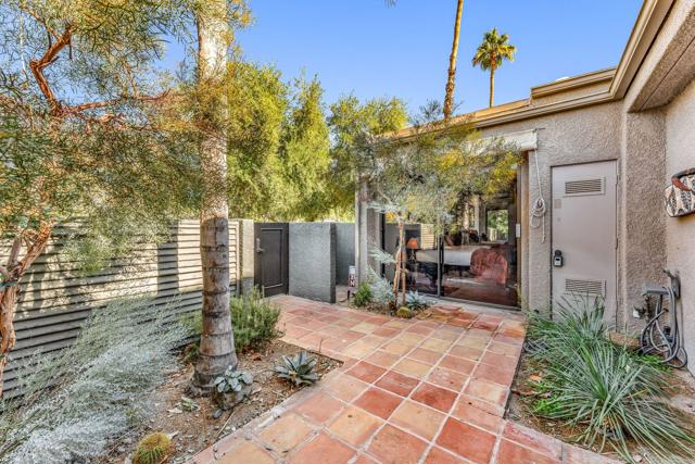 511 Desert West Drive, Rancho Mirage CA: https://media.crmls.org/mediaz/8f8acd4b-19a4-4942-b832-5e9a23b37b20.jpg
